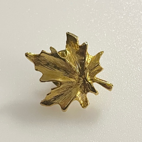 Vintage Gold Tone Maple Leaf Earrings and Matching Lapel Pin - Picture 12 of 16